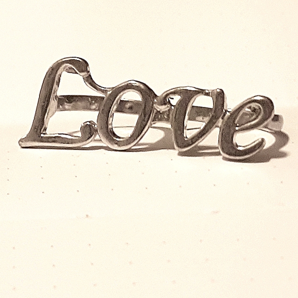 Love Ring - Picture 3 of 16